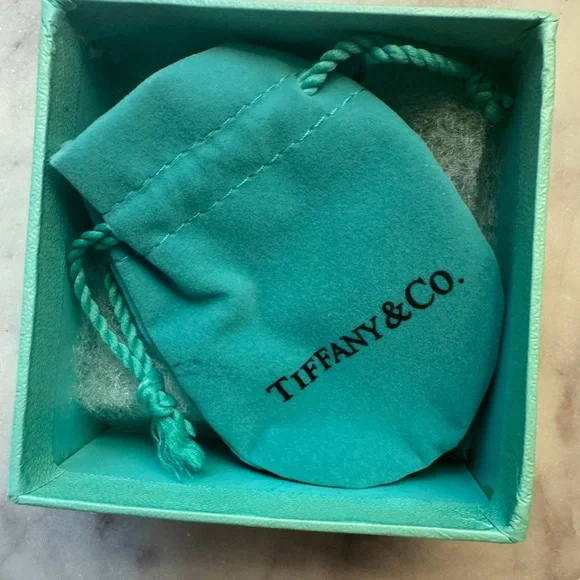 HP! ๐๐ Tiffany & Co. Paloma Picasso Loving Heart Pendant in Sterling Silver - Picture 8 of 9